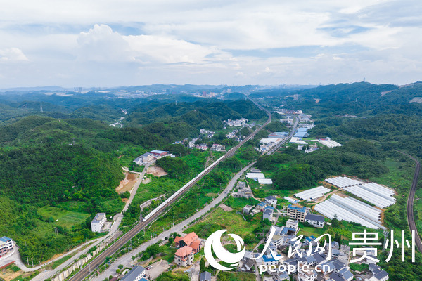 航拍蓬萊村。人民網(wǎng) 涂敏攝