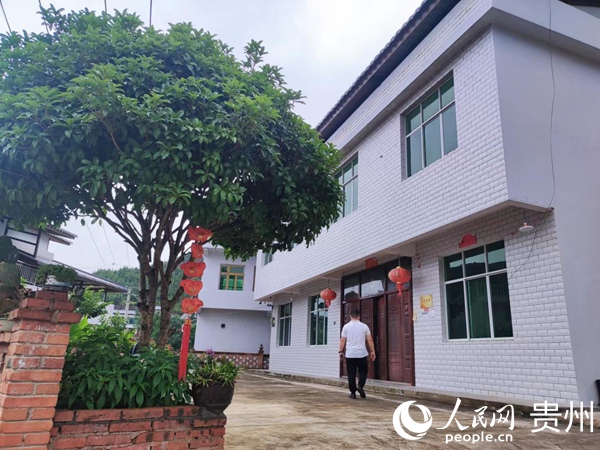 村民住上了干凈整潔的屋子。人民網(wǎng) 李麗萍攝
