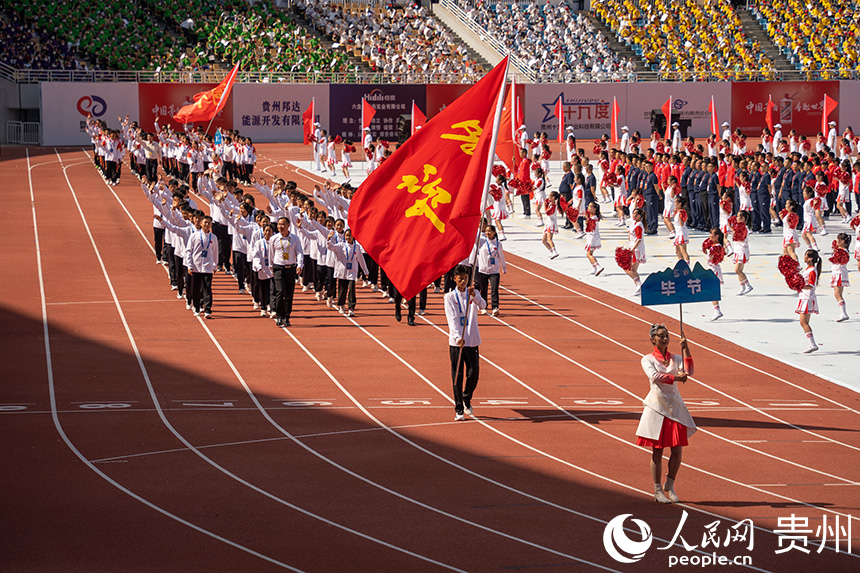 開幕式現(xiàn)場，各代表隊入場。人民網(wǎng) 涂敏攝