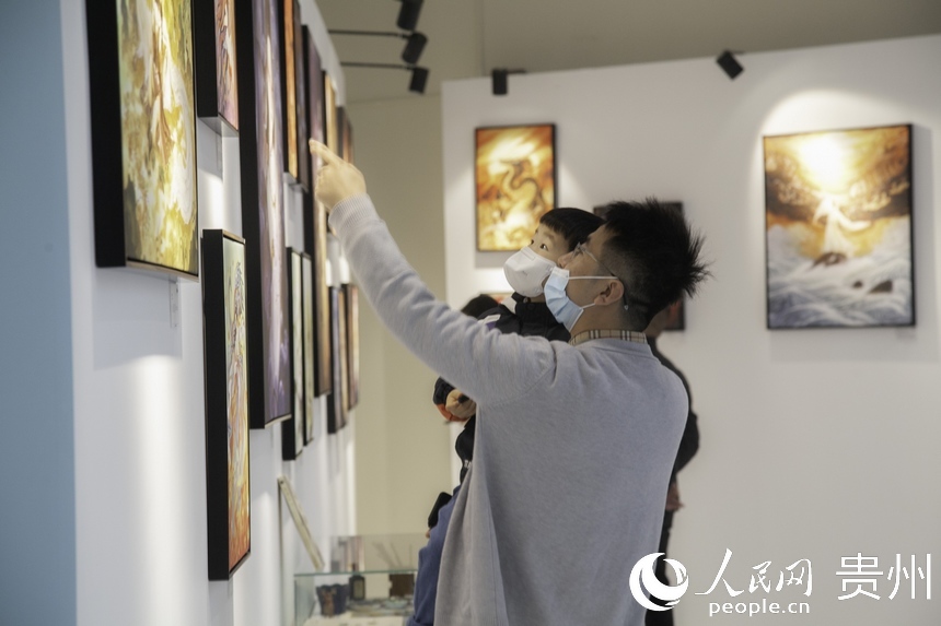 畫展現(xiàn)場。人民網(wǎng) 龍章榆攝