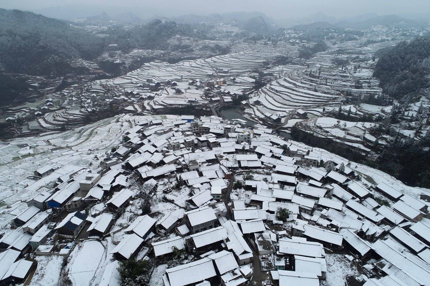 五一村雪后景色（無人機(jī)照片）。楊勝賢攝