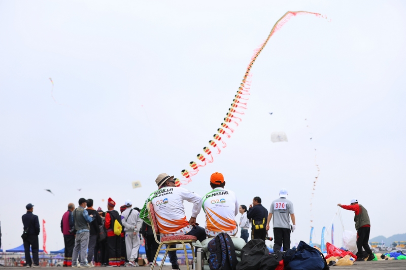 1、貴陽(yáng)白云國(guó)際風(fēng)箏會(huì)暨全國(guó)風(fēng)箏邀請(qǐng)賽現(xiàn)場(chǎng)。覃偉 攝.jpg