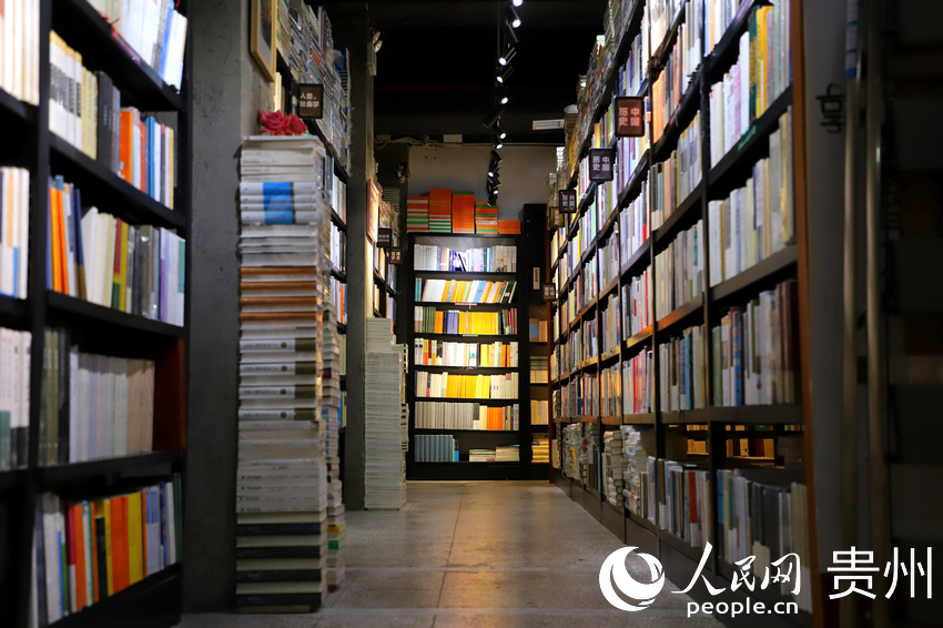 “也閑書局”一角。人民網 顧蘭云攝 