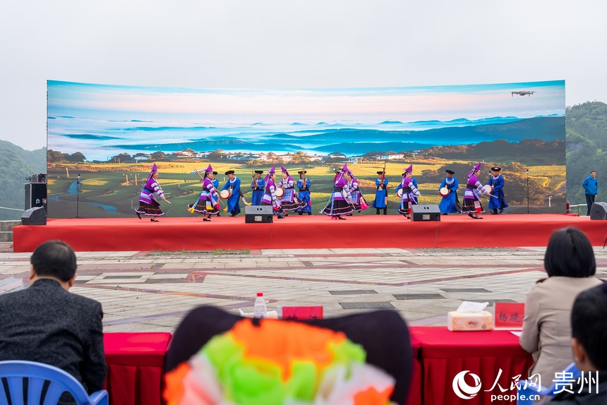 活動(dòng)現(xiàn)場(chǎng)表演的《花鼓舞》。人民網(wǎng)記者 涂敏攝