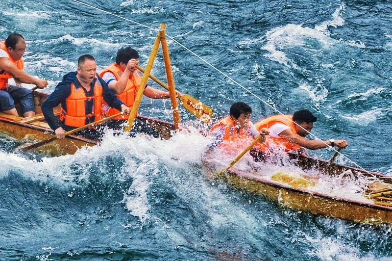 激流勇進(jìn)章顯土家男兒本色。崔卿攝
