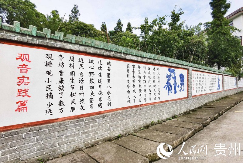 文明實(shí)踐“搬”上墻。人民網(wǎng) 王秀芳攝