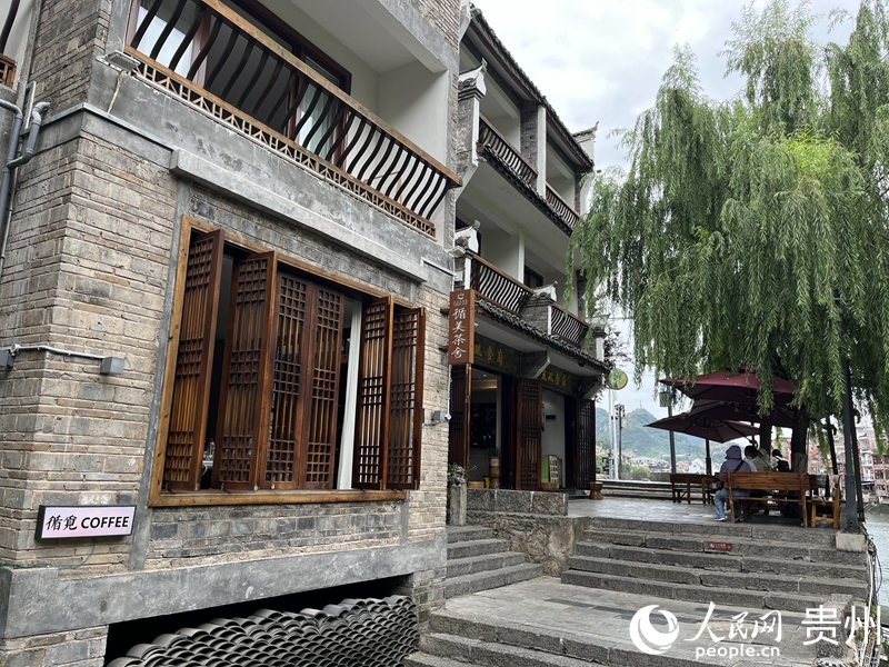 貴州鎮(zhèn)遠古城?陽河畔的民宿。人民網(wǎng) 李麗萍攝