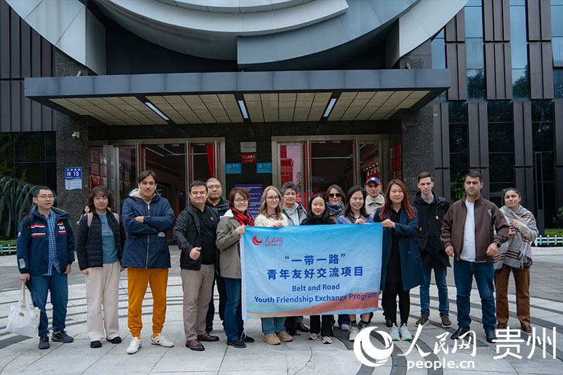 合影留念。人民網(wǎng) 陽(yáng)茜攝