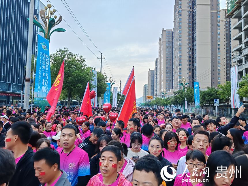 馬拉松賽現(xiàn)場。張宇攝