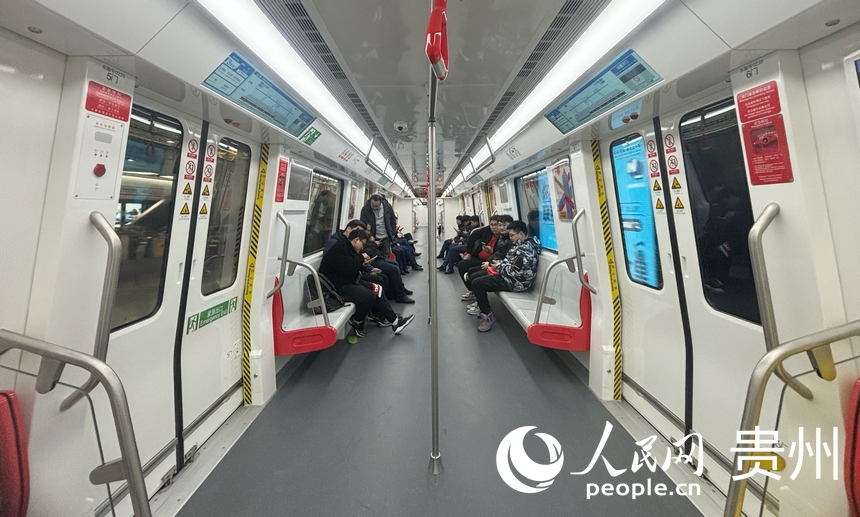 12月16日，貴陽軌道交通3號線正式通車。人民網記者 高華攝