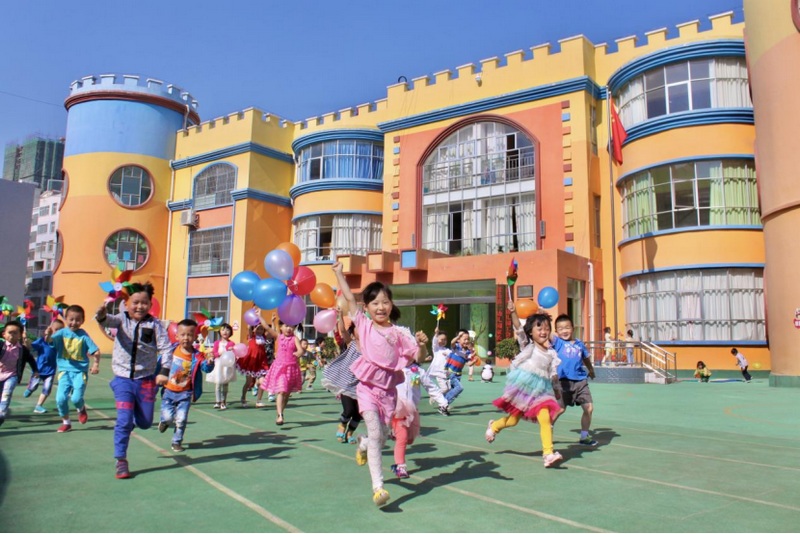 2023年6月，全省14個縣接受國家實地督導(dǎo)評估，國家評估組給予了“貴州學(xué)前教育普及普惠程度高，政府保障到位，辦園條件較好，教師隊伍較強，辦園質(zhì)量較高”的充分肯定。貴州省教育廳在全國督導(dǎo)評估工作推進會上作經(jīng)驗交流發(fā)言。