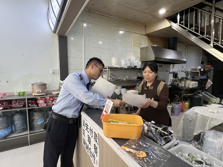 耐心講解稅費優(yōu)惠政策。