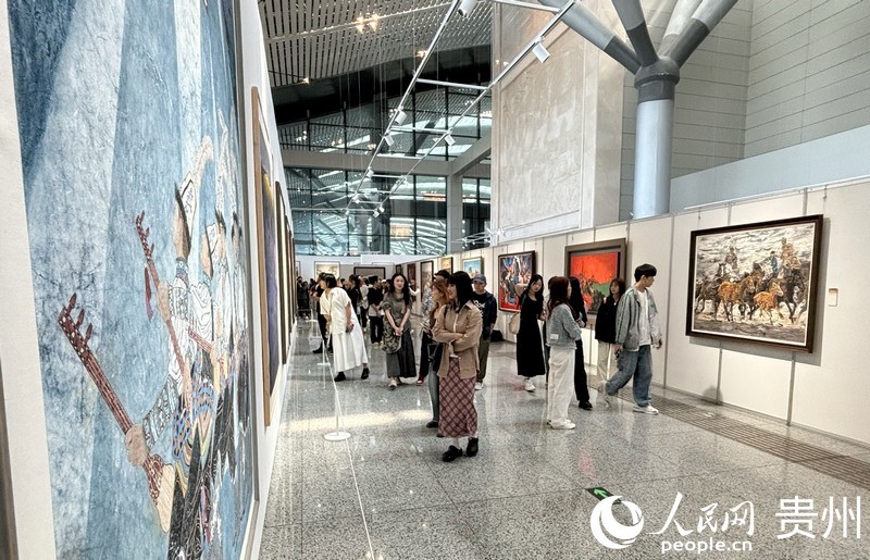 展覽設(shè)于貴州空港藝術(shù)中心。人民網(wǎng)記者高華攝