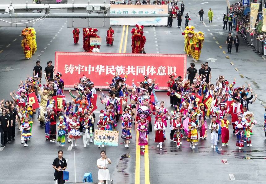 航拍此次巡游活動。圖片由貴陽日報提供