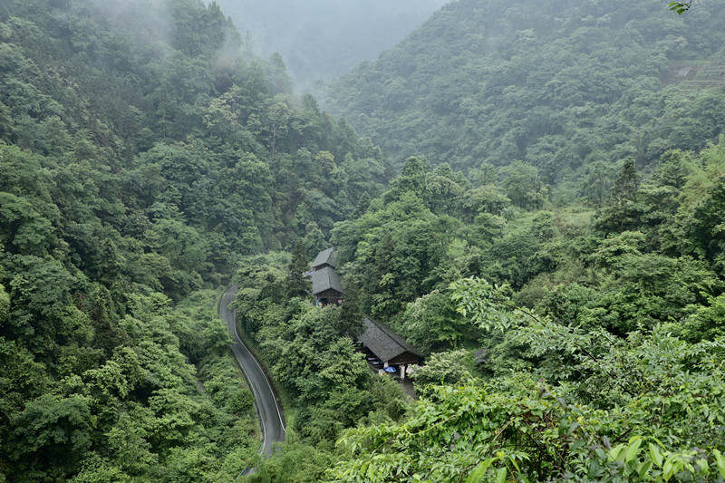 通往海龍屯遺址的盤山公路。顧蘭云攝