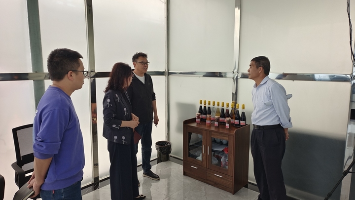 5月9日，鎮(zhèn)寧自治縣政協(xié)園區(qū)協(xié)商工作組到貴州華爾盛材料有限公司調(diào)研.