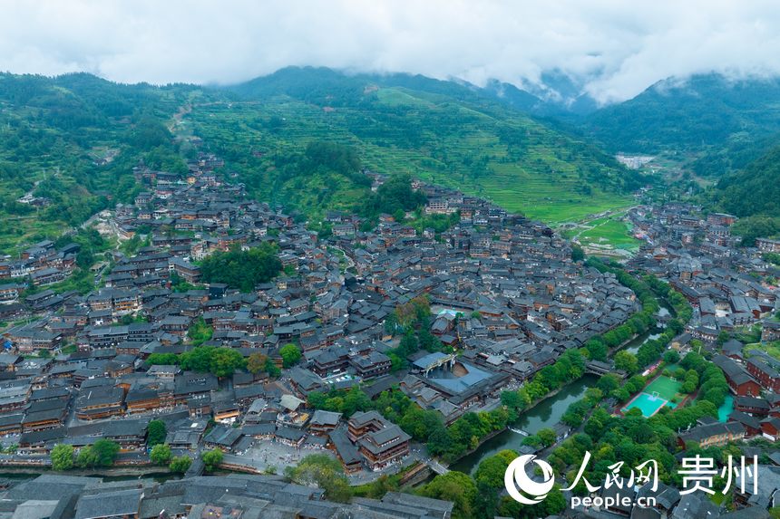 航拍西江千戶苗寨。人民網(wǎng) 陽茜攝