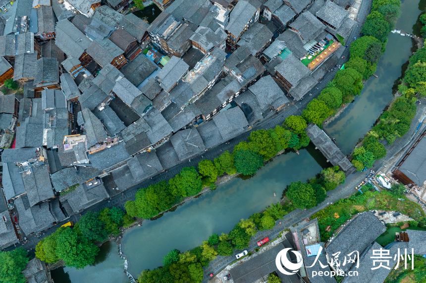 航拍西江千戶苗寨。人民網(wǎng) 陽茜攝