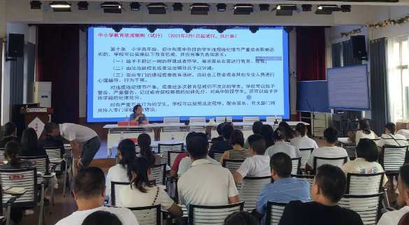 法治第一課現(xiàn)場。