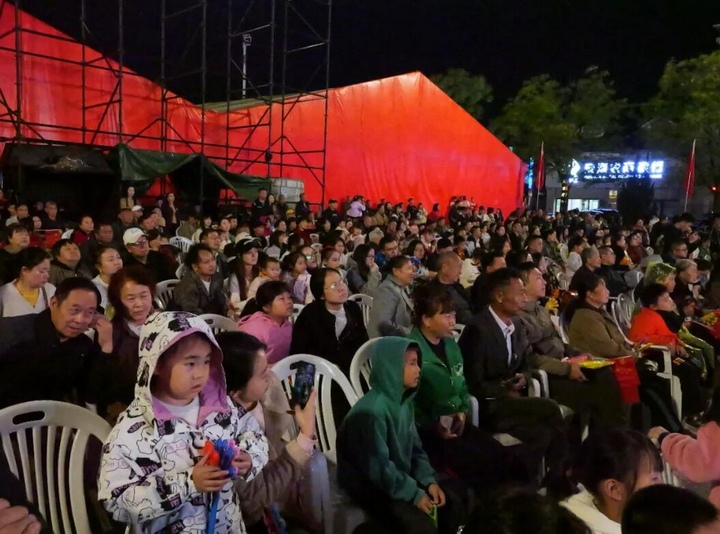 原創(chuàng)課本劇《讀書郎》首演活動現(xiàn)場座無虛席。西秀區(qū)融媒體中心供圖