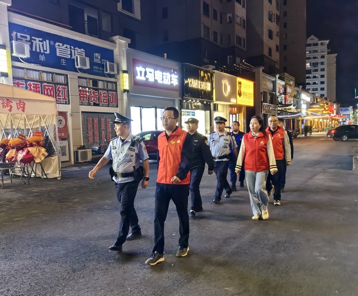 警民聯(lián)動巡邏。