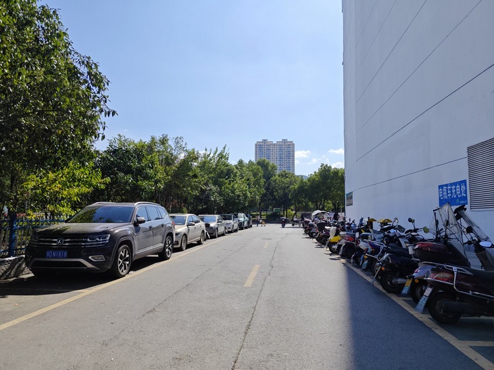 印江自治縣城區(qū)背街小巷一角。