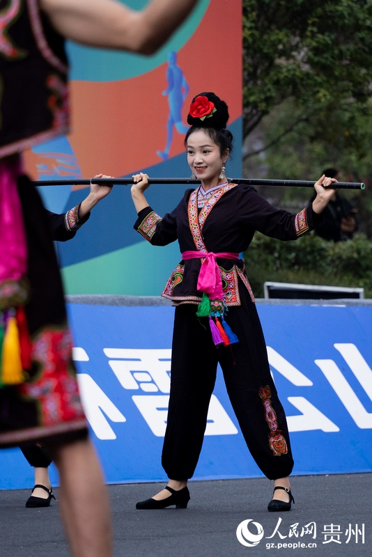 活動(dòng)現(xiàn)場(chǎng)民俗文化展演。人民網(wǎng)記者 涂敏攝