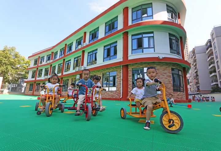印江七幼兒園的小朋友在玩耍。