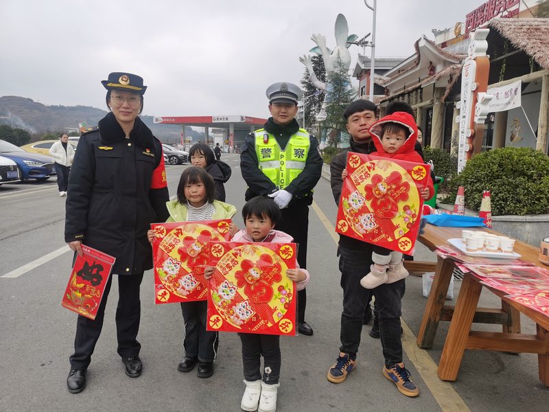 贈送新春對聯(lián).jpg