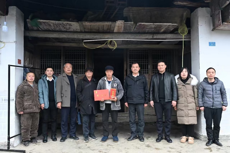 慰問人員到銅仁開展慰問活動。貴州省見義勇為基金會供圖.jpg