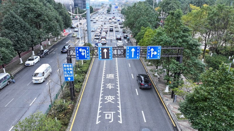 3、金朱東路與金陽北路交叉口設(shè)置可變車道。.jpg