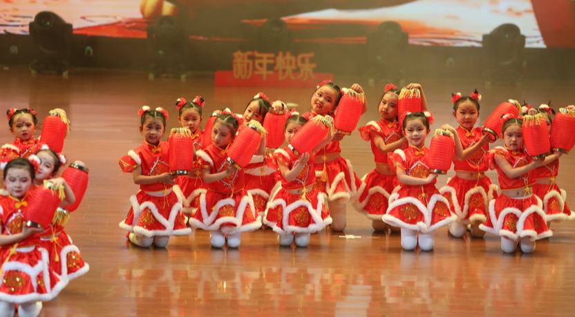 赫章萌娃齊聚！2025少兒春晚嗨翻蛇年