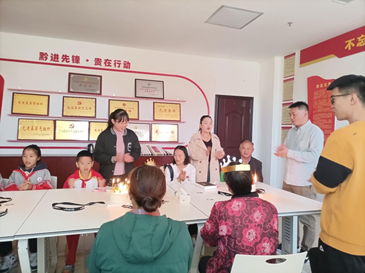 福和社區(qū)集體生日會。