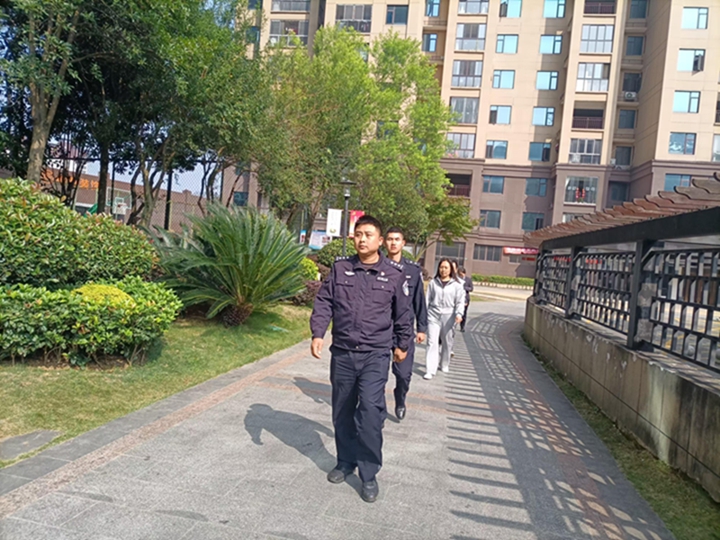 警民聯(lián)動安全巡邏。