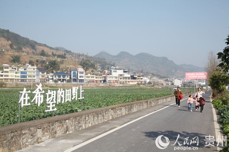 仁懷市茅壩鎮(zhèn)官院村大壩一角。人民網(wǎng) 龍章榆 攝