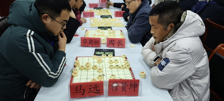 參賽雙方進行比賽。楊玉潔攝