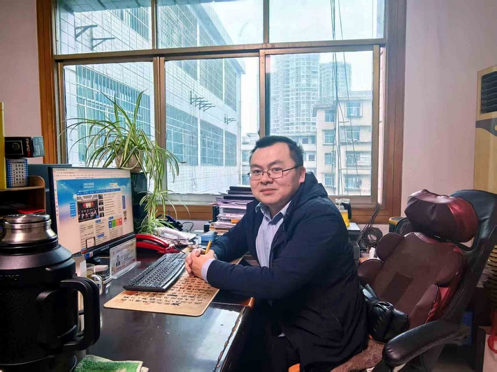 趙才軍，用自己的平凡之軀綻放出不平凡的光和熱。
