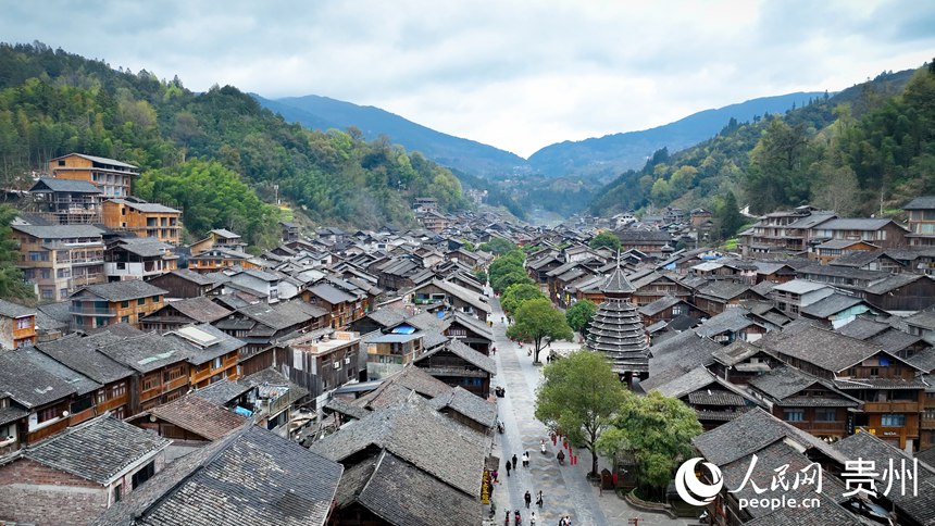航拍肇興侗寨。人民網(wǎng)記者 涂敏攝
