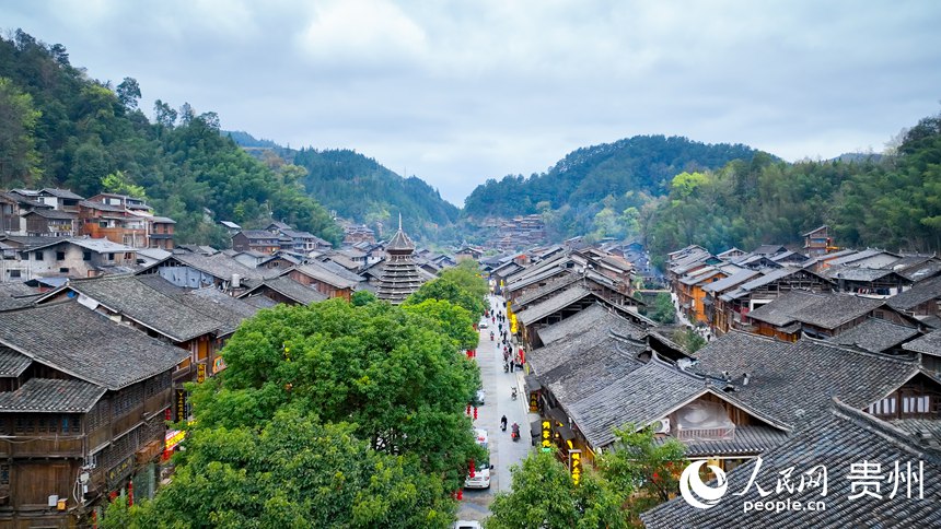 航拍肇興侗寨。人民網(wǎng)記者 涂敏攝