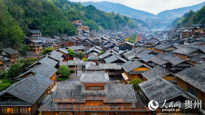 航拍肇興侗寨。人民網(wǎng)記者 涂敏攝