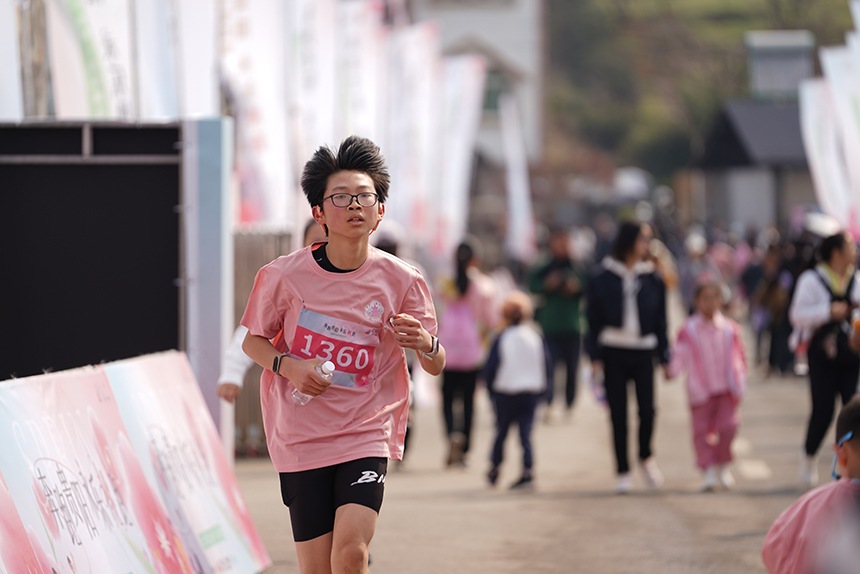 運動員即將抵達終點。王平亮攝