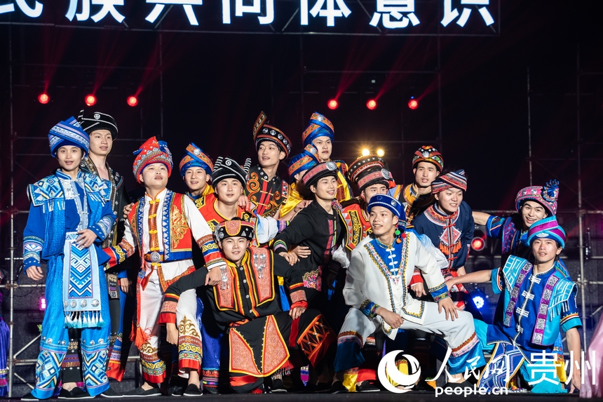 2025年民族大聯(lián)歡·春游活動(dòng)舉行。人民網(wǎng) 陽茜攝