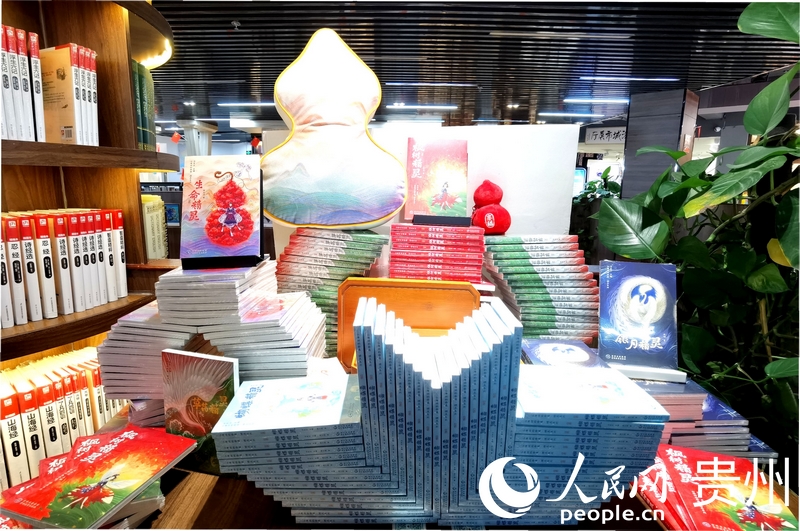 《山海間的非遺·精靈系列》叢書(shū)展陳。人民網(wǎng)記者 王秀芳攝