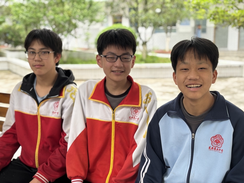 陳璟天（左一）方證淇（中）羅順洋（右一）合照。李嶠橦攝