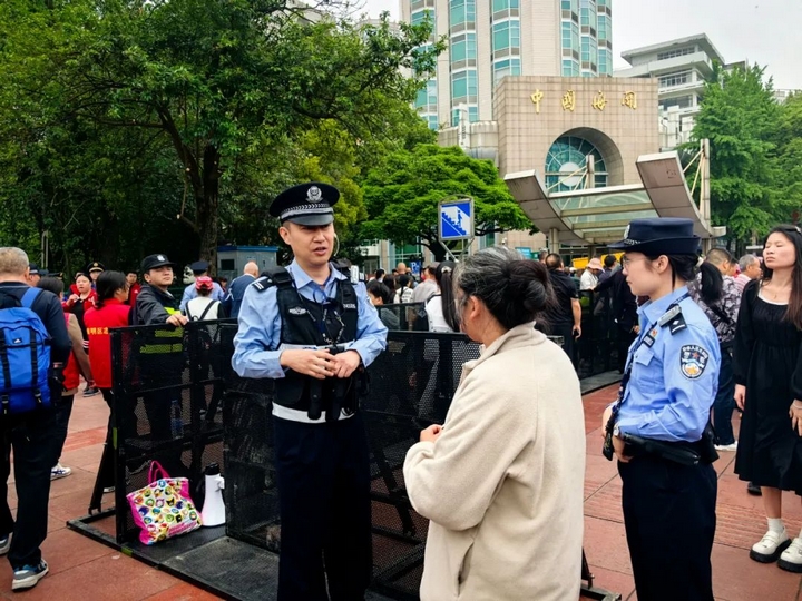 民族風(fēng)席卷貴陽 南明公安 “最強輔助” 護航萬人狂歡。