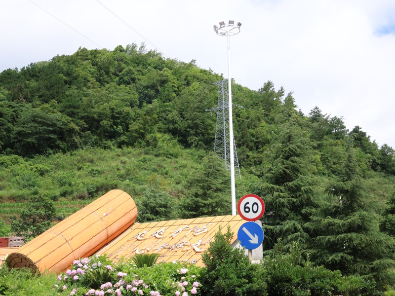 六道拐隧道出口。姜繼恒攝